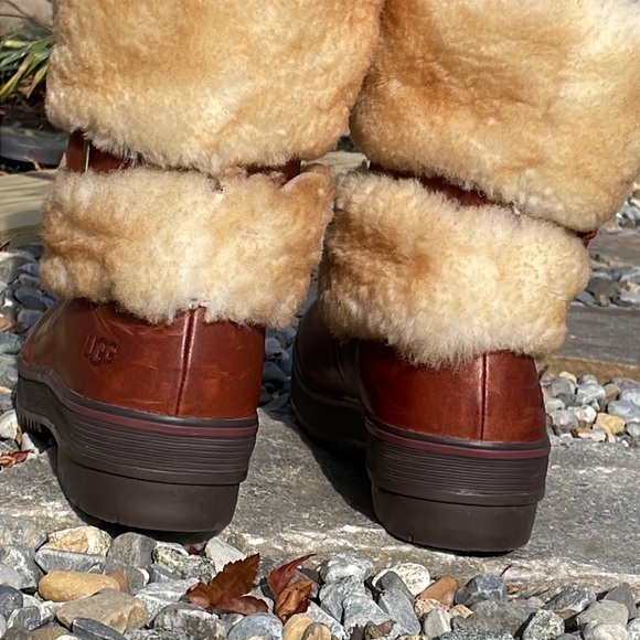 UGG Lilyan Boots - Picture 12 of 15